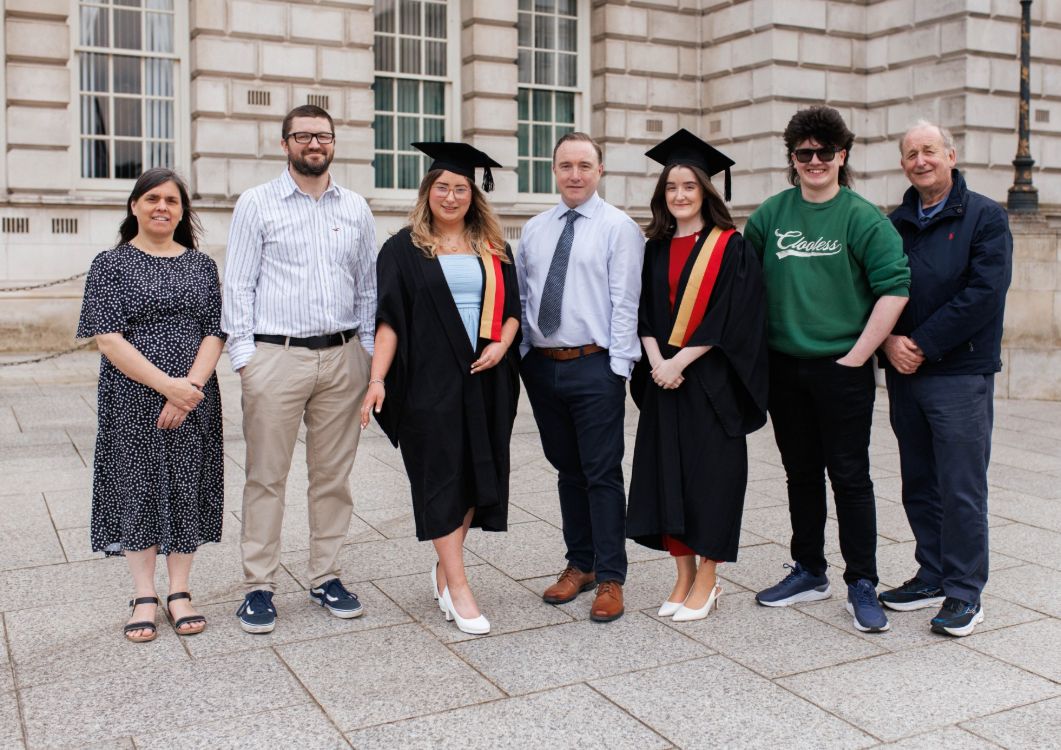 Picture of SERC accounting students with tutors